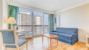Studio Suite, 1 Katil Ratu (Queen) dengan Katil Sofa, Hot Tub, Ocean View (Daytona Beach Resort 819) | Ruang tamu
