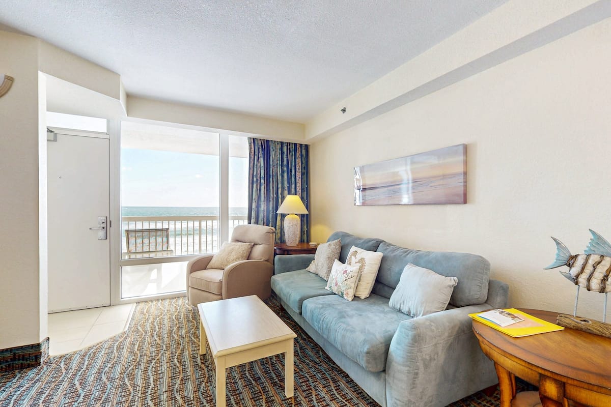 Studio Suite, 1 King Bed with Sofa bed, Balcony, Ocean View (Daytona Beach Resort 533- Oceanfront) | Living area