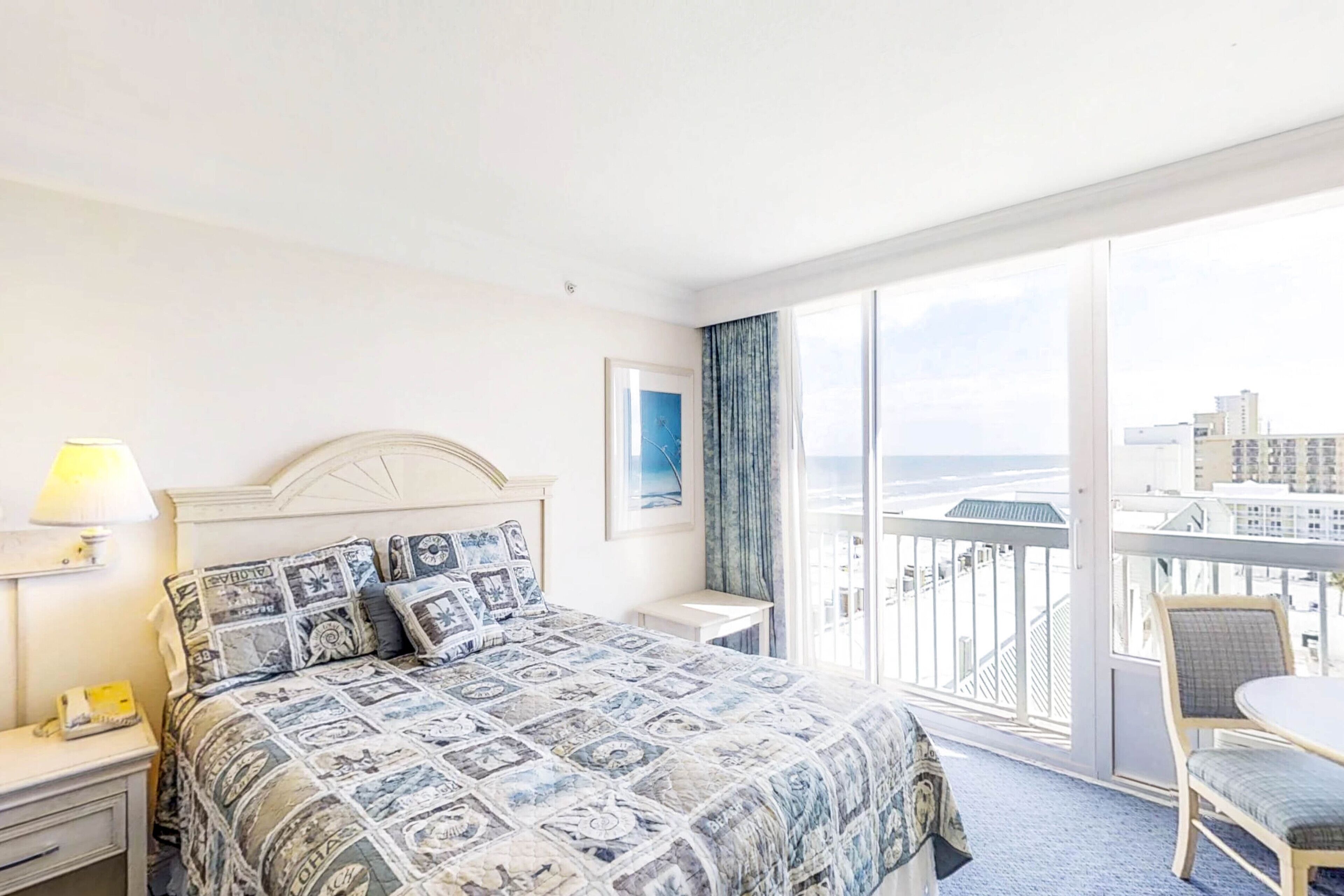 Studiosuite, 2 Doppelbetten, Whirlpool, Meerblick (Daytona Beach Resort 808) | 1 Schlafzimmer, individuell dekoriert, individuell eingerichtet
