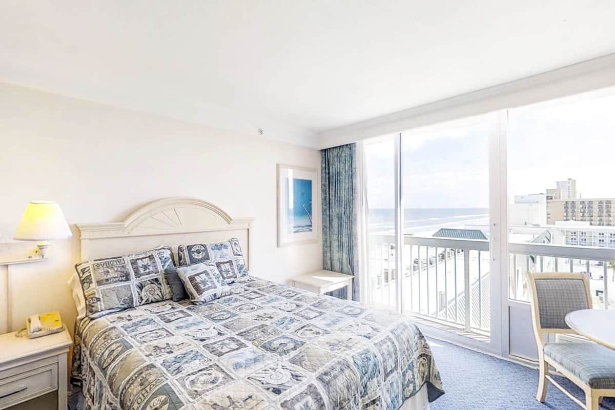 Suíte estúdio, 2 camas de casal, banheira de imersão, vista para o oceano (Daytona Beach Resort 808) | 1 quarto, individualmente decorados, individualmente mobiliados
