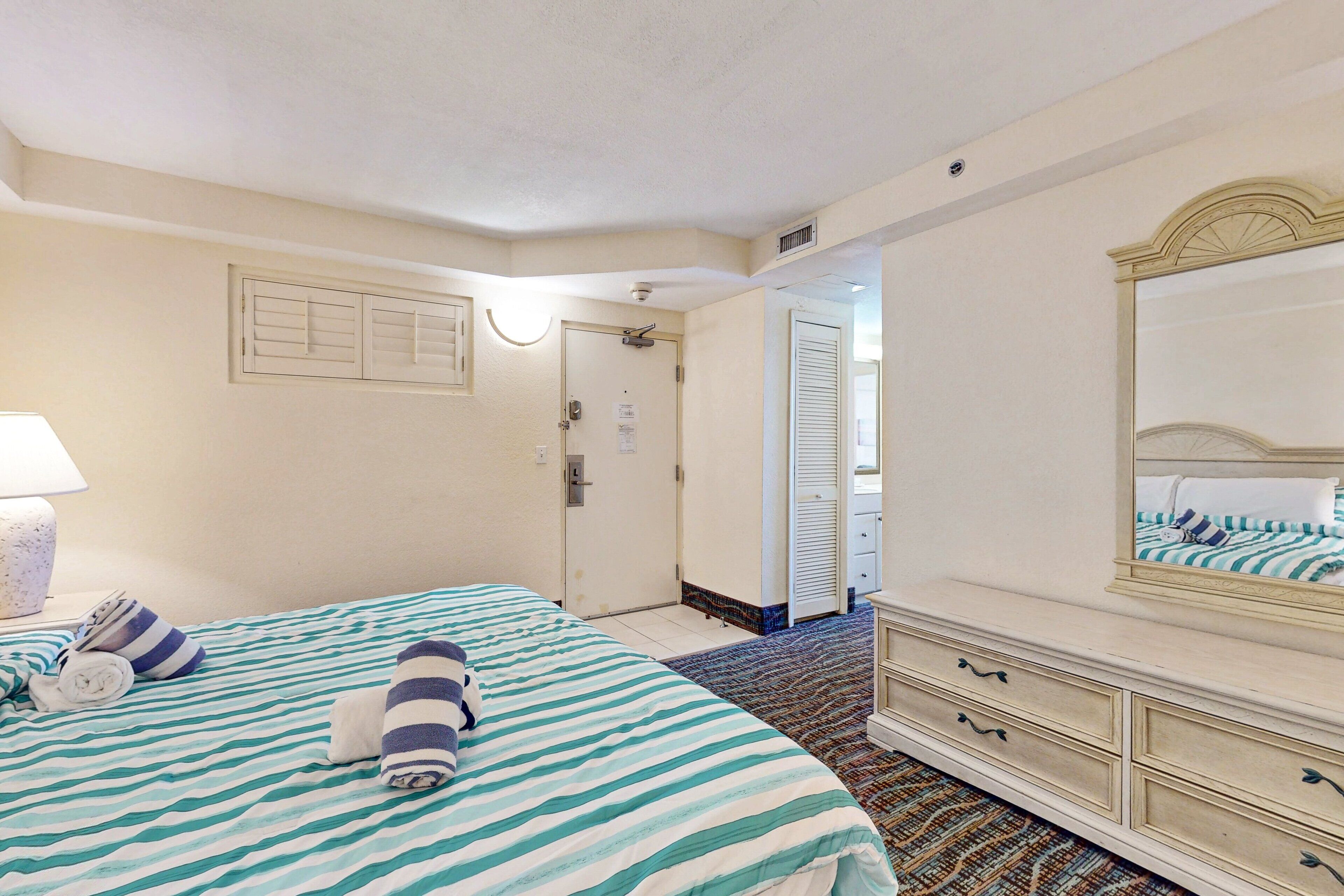 Studio Suite, 1 King Bed with Sofa bed, Balcony, Ocean View (Daytona Beach Resort 533- Oceanfront) | 1 bedroom, individually decorated, individually furnished