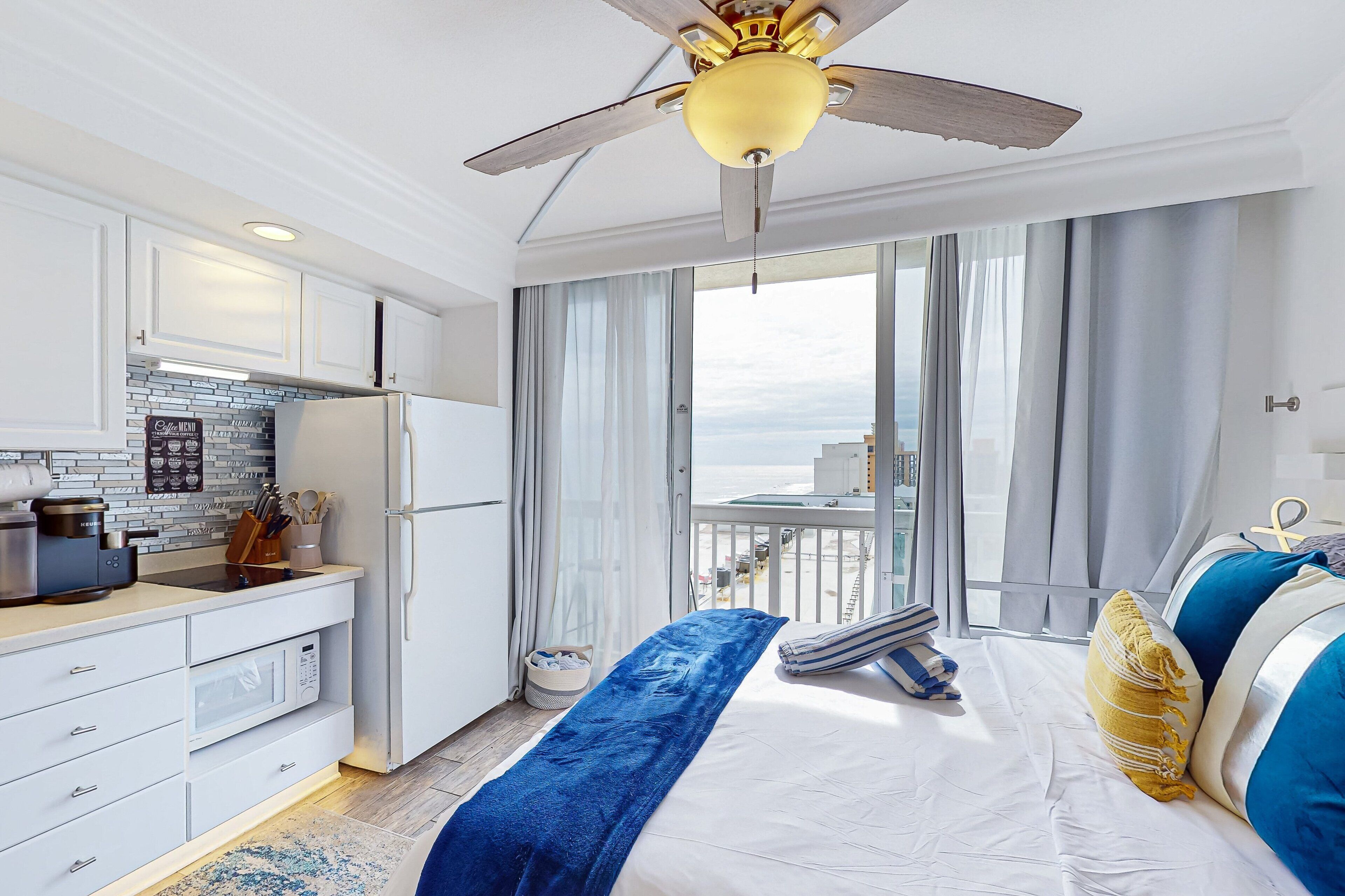 Studio Suite, 2 giường cỡ queen, bồn tắm nước nóng, quang cảnh biển (Daytona Beach Resort 809) | 1 phòng ngủ, trang trí khác biệt 