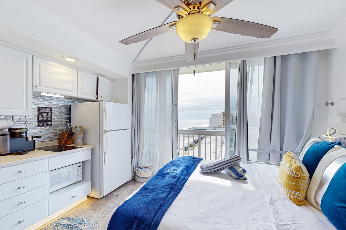Suíte estúdio, 2 camas Queen, banheira de imersão, vista para o oceano (Daytona Beach Resort 809) | 1 quarto, individualmente decorados, individualmente mobiliados