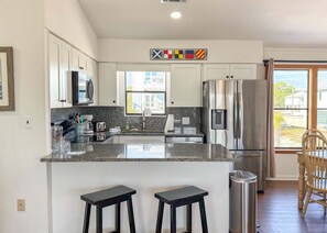 Fridge, microwave, stovetop, dishwasher - New- Beach Break East Gorrie- Pet Friendly (Saint George Island)