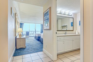 Studiosvit - 2 queensize-sängar - bubbelpool - havsutsikt (Daytona Beach Resort 1212) | 1 sovrum, individuell inredning, unika möbler och sängkläder