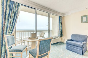 Estudi en suite, 2 llits de matrimoni, banyera d'hidromassatge (Daytona Beach Resort 1212) | Sala d'estar