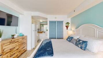 Studio Suite, 1 King Bed with Sofa bed, Balcony, Ocean View (Daytona Beach Resort 426-You and Me B) | 1 bedroom, individually decorated, individually furnished, bed sheets