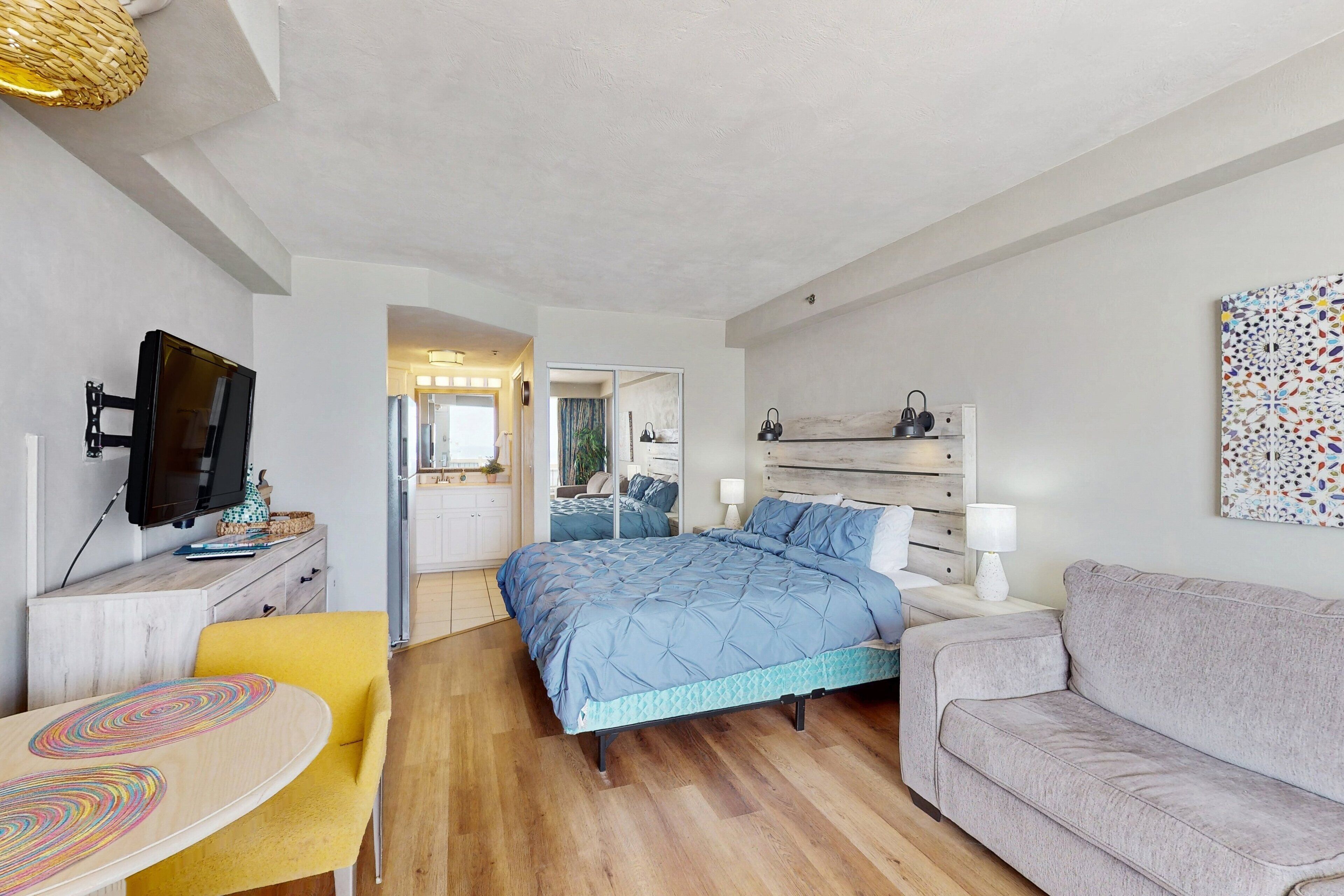 1 bedroom, individually decorated, individually furnished, bed sheets