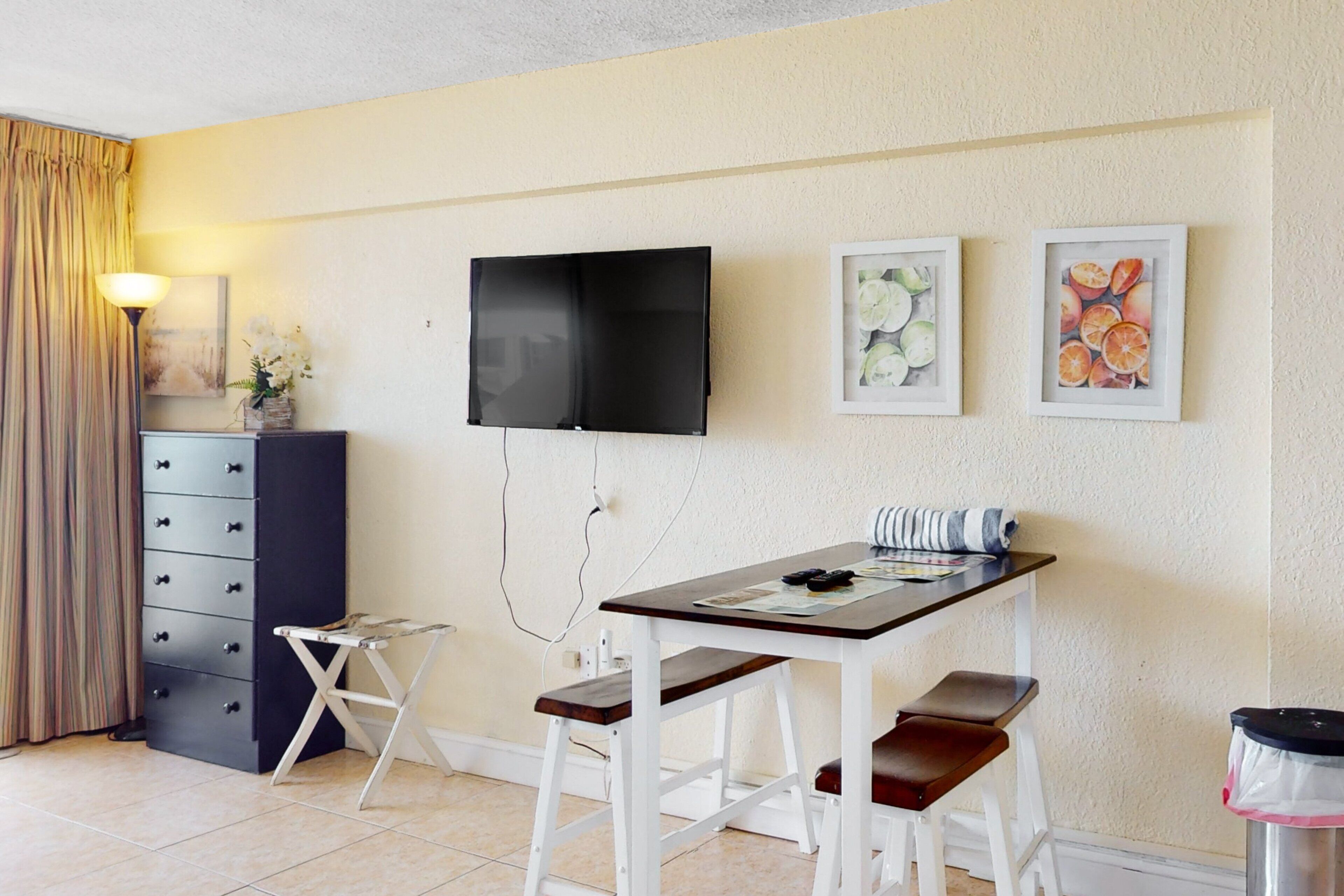 Studio, 1 très grand lit, balcon, vue sur l’océan (Daytona Hawaiian Inn 422) | Intérieur