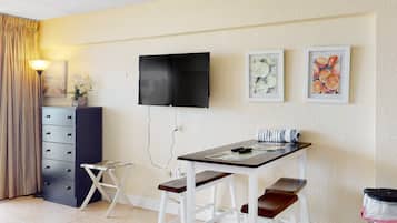 Studio, 1 très grand lit, balcon, vue sur l’océan (Daytona Hawaiian Inn 422) | Intérieur