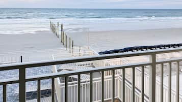 Condo, várias camas, banheira de imersão, vista para o oceano (Daytona Inn Ocean Paradise 225) | Vista do quarto