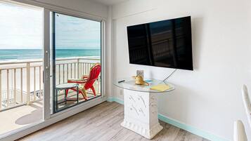 Condo, Multiple Beds, Hot Tub, Ocean View (Daytona Inn Ocean Paradise 225) | Interior
