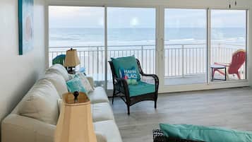 Condo, Multiple Beds, Hot Tub, Ocean View (Daytona Inn Ocean Paradise 225) | Living area