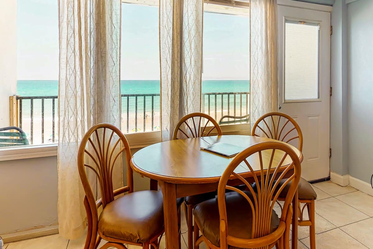 Condo, 2 Double Beds, Balcony, Ocean View (Daytona Inn 423) | 1 bedroom, individually decorated, individually furnished, bed sheets