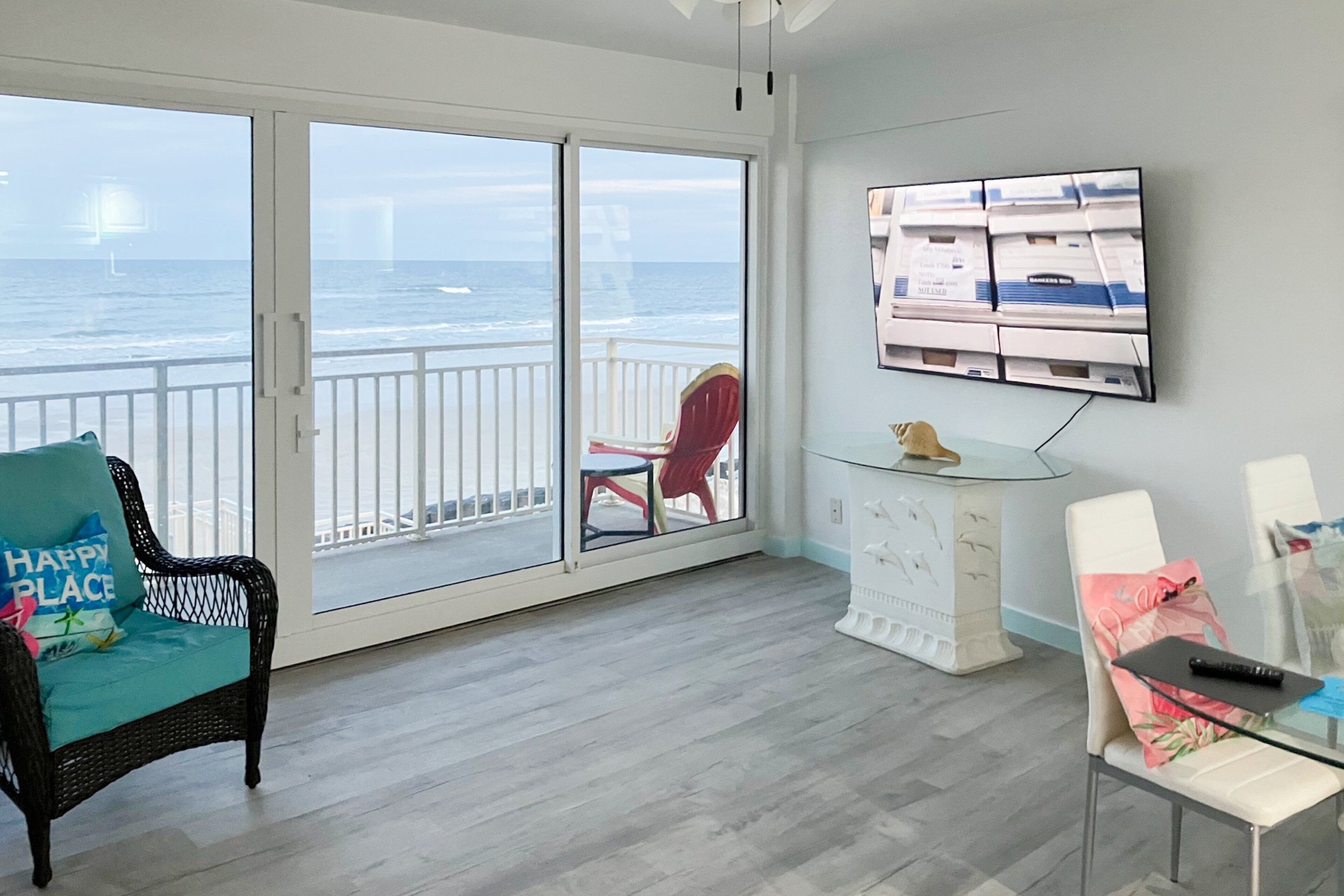 Condo, Multiple Beds, Hot Tub, Ocean View (Daytona Inn Ocean Paradise 225) | Living area