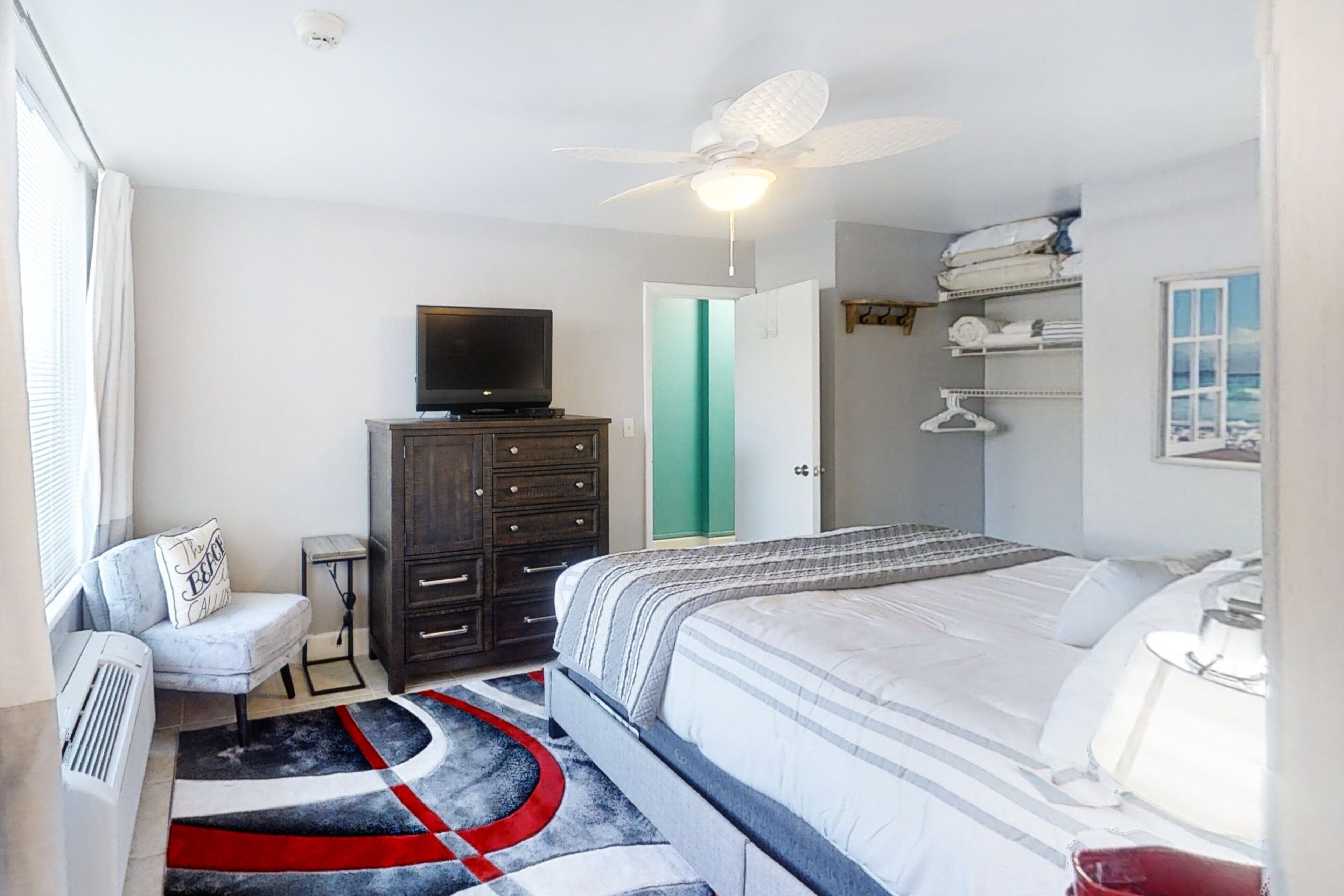 1 habitación, decoración personalizada y muebles diferentes 