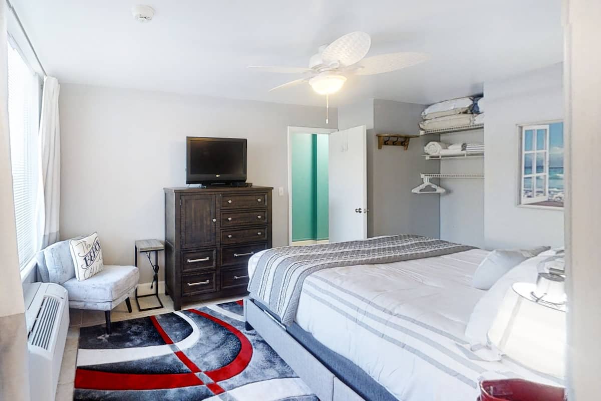 1 bedroom, individually decorated, individually furnished, bed sheets