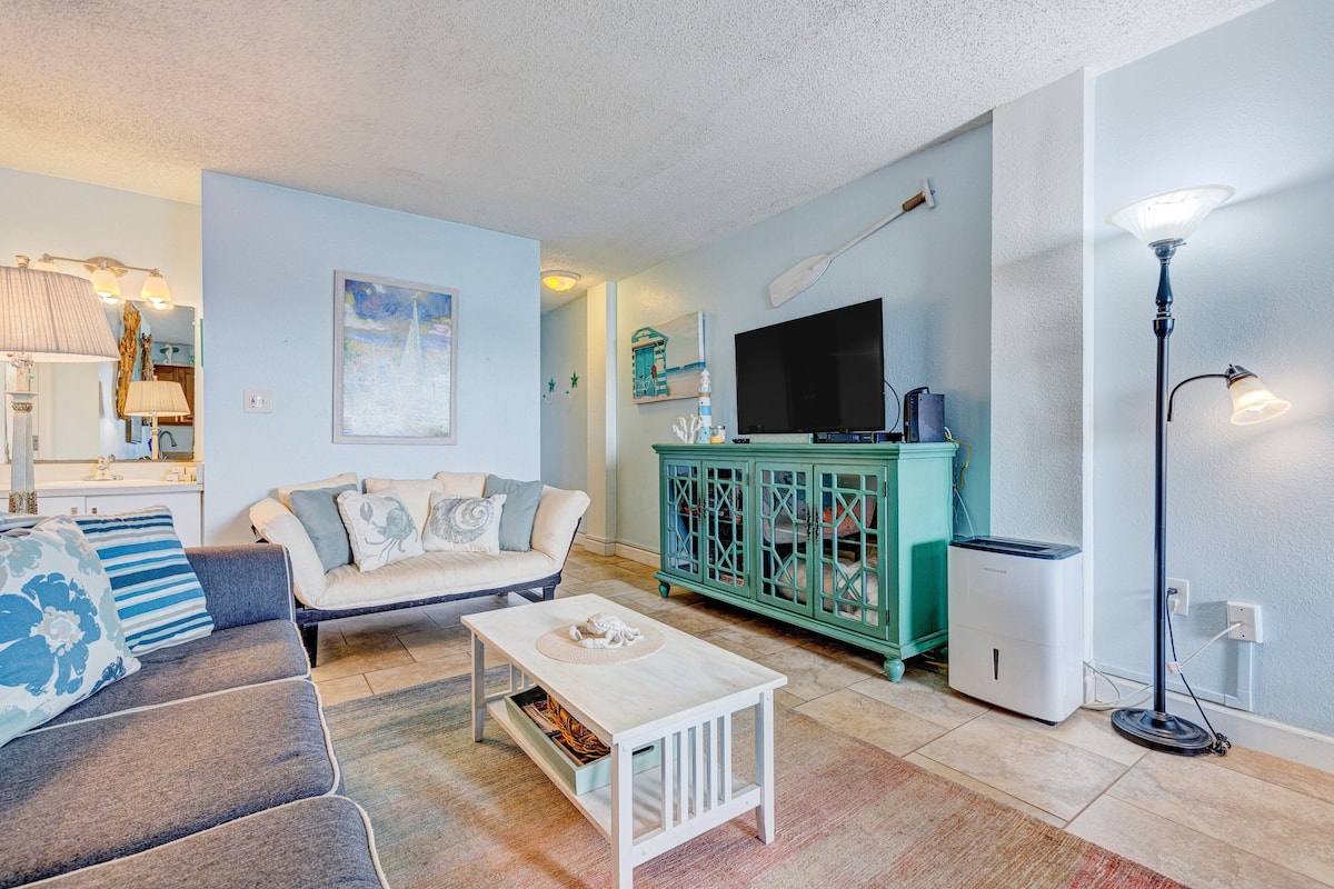 Condo, 1 King Bed, Hot Tub, Ocean View (Daytona Ocean Jewels Club 304) | Living area