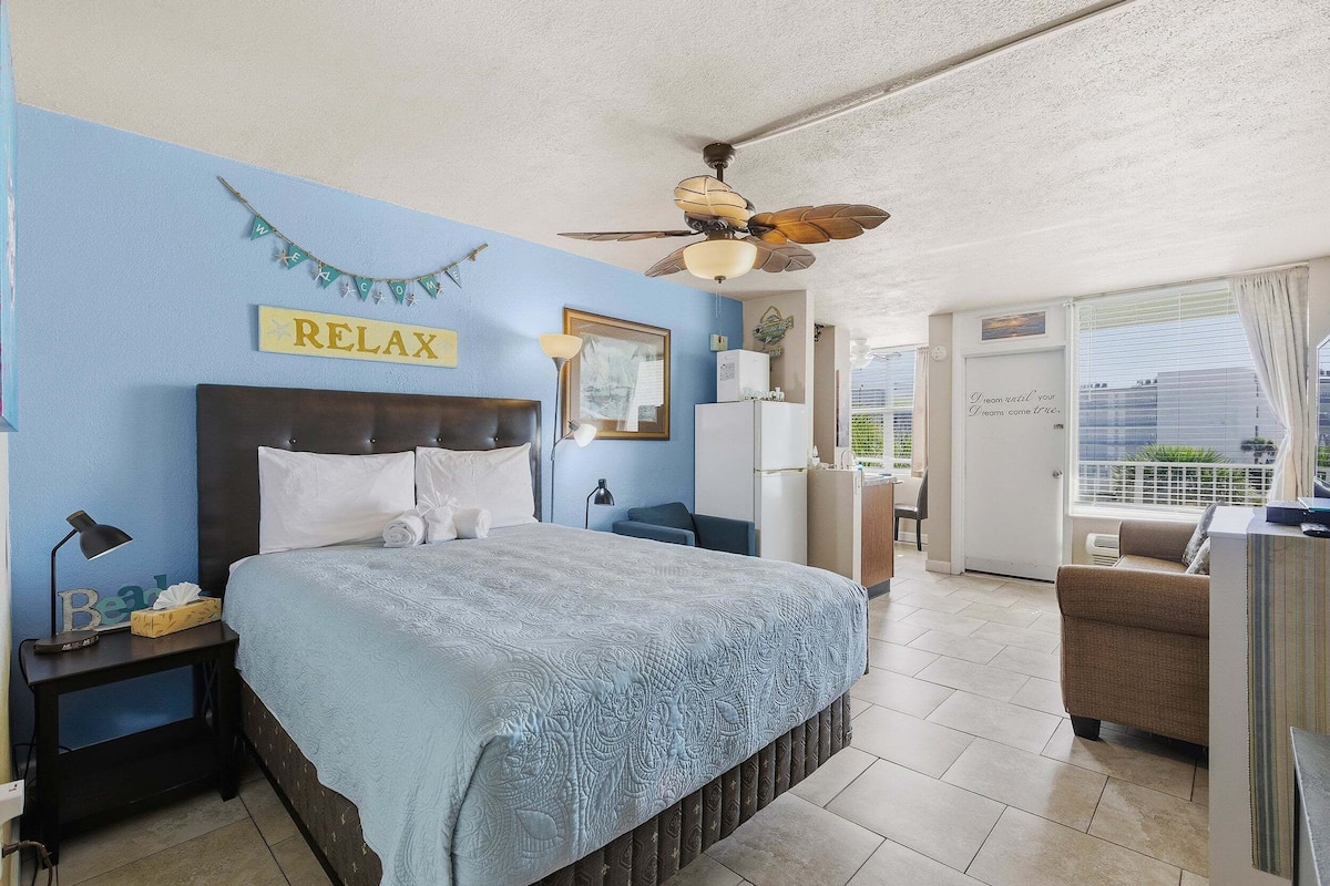 Studio, 1 Queen Bed with Sofa bed, Balcony, City View (Daytona Ocean Jewels Club 303) | 1 bedroom, individually decorated, individually furnished, bed sheets