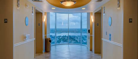 Appart'hôtel, plusieurs lits, balcon, vue océan (Daytona Ocean Walk 2023A and 2023B) | Intérieur
