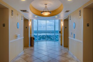 Appartamento, letti multipli, balcone, vista oceano (Daytona Ocean Walk 2023A and 2023B) | Interni