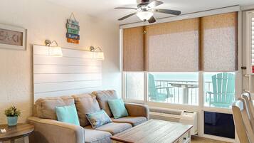 Studio Suite, 1 Queen Bed with Sofa bed, Balcony, Ocean View (Daytona Pirates Cove 618-Sunshine) | Living area