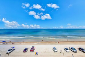 Beach nearby - Daytona Pirates Cove (Daytona Beach Shores)
