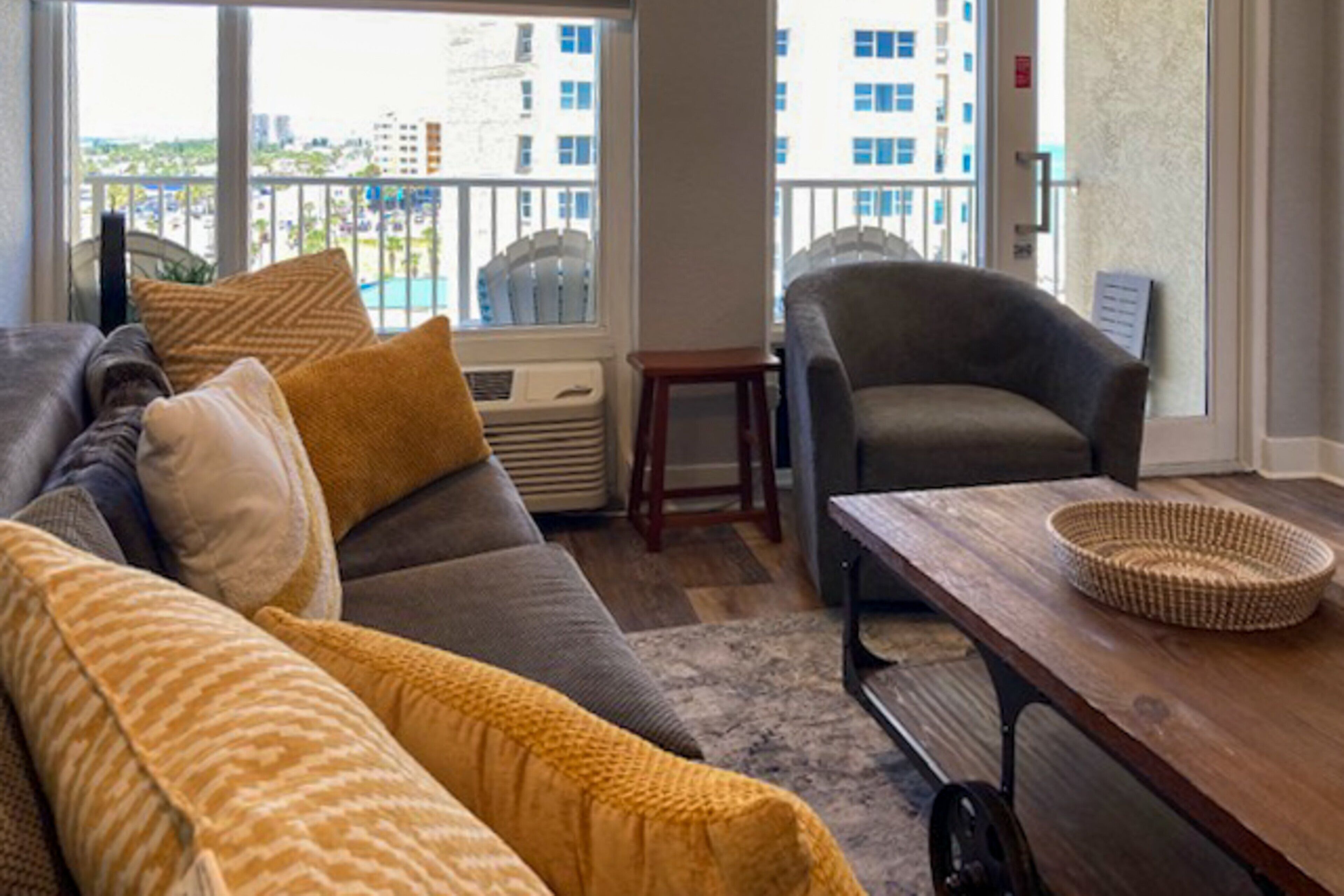 Condo, 1 Queen Bed with Sofa bed, Balcony, Ocean View (Daytona Pirates Cove 701- Tide Shift) | Living area