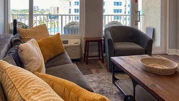 Condo, 1 Queen Bed with Sofa bed, Balcony, Ocean View (Daytona Pirates Cove 701- Tide Shift) | Living area