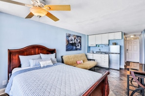 Studio Suite, 1 Queen Bed with Sofa bed, Balcony, Ocean View (Daytona Pirates Cove 427-Atlantic) | 1 bedroom, individually decorated, individually furnished, bed sheets - Daytona Pirates Cove (Daytona Beach Shores)