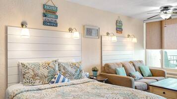 Studio Suite, 1 Queen Bed with Sofa bed, Balcony, Ocean View (Daytona Pirates Cove 618-Sunshine) | 1 bedroom, individually decorated, individually furnished, bed sheets