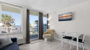 Appartement, 1 queensize bed met slaapbank, uitzicht op zee (Daytona Sandpiper Harbour Beach 219) | Woonruimte