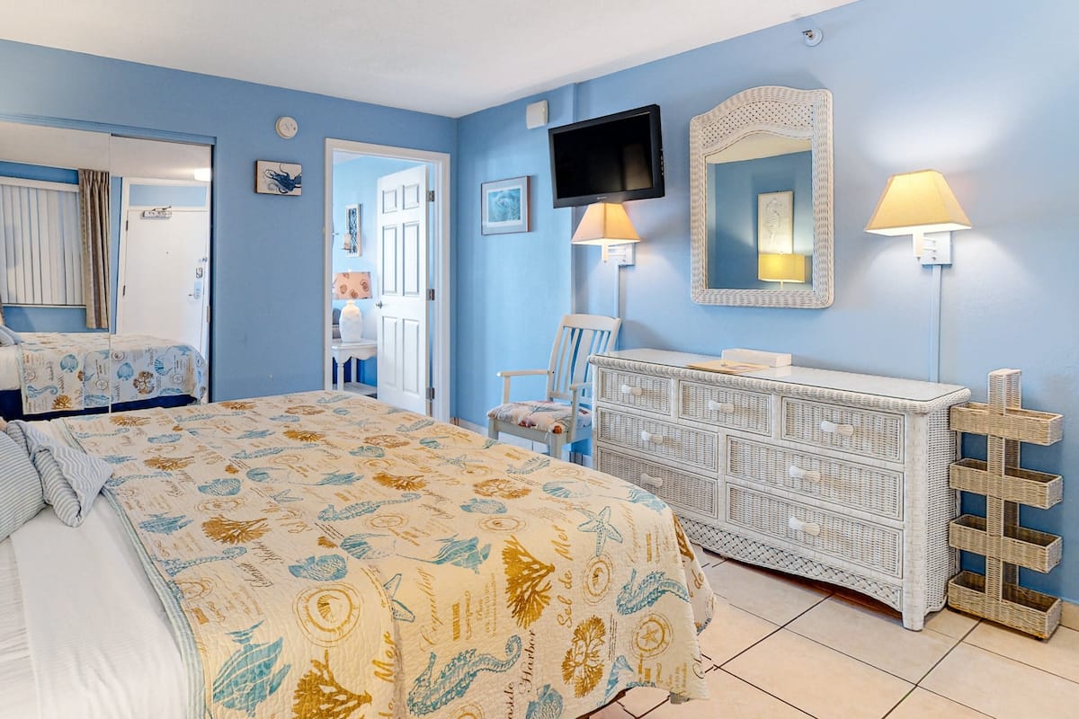 Condo, 1 King Bed with Sofa bed, Pool Access, Ocean View (Daytona Harbour Beach Resort 213) | 1 bedroom, individually decorated, individually furnished, bed sheets