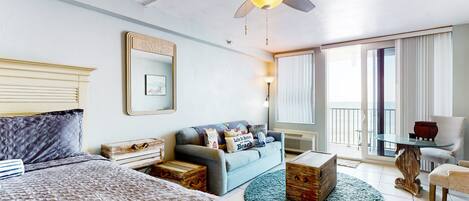 Studiosuite, 1 Queen-Bett, Meerblick (Daytona Harbour Beach Resort 404) | 1 Schlafzimmer, Bügeleisen/Bügelbrett, individuell dekoriert