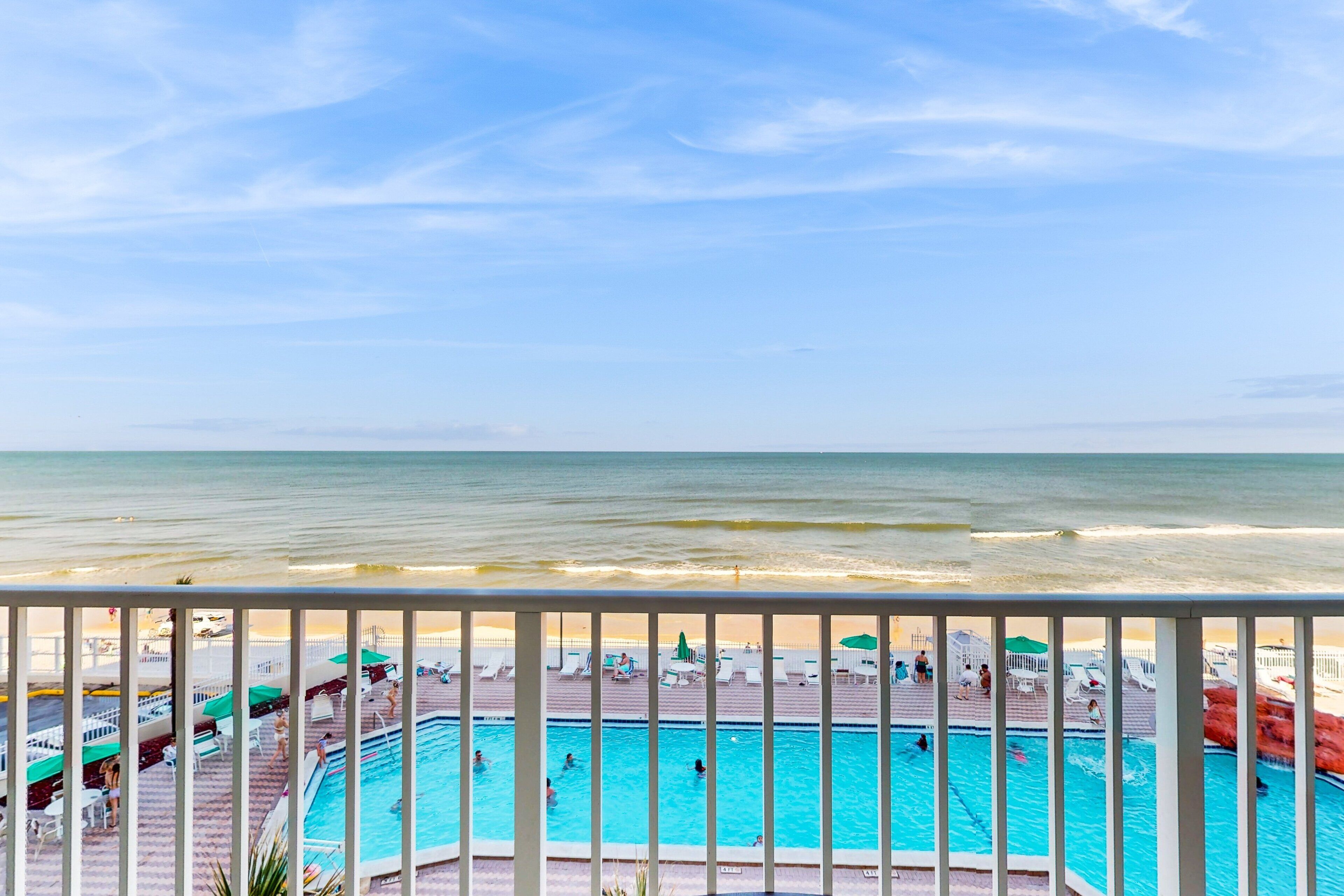 Studio Suite, 1 Queen Bed, Hot Tub, Ocean View (Daytona Harbour Beach Resort 404) | Pool