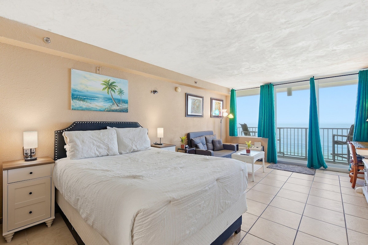 Studio Suite, 1 Queen Bed with Sofa bed, Hot Tub, Ocean View (Daytona Harbour Beach Resort Unit 808) | 1 bedroom, individually decorated, individually furnished, bed sheets