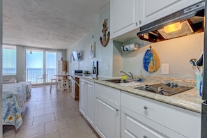 Studio, 1 Queen Bed with Sofa bed, Hot Tub, Ocean View (The Ocean Calls Harbour Beach 612) | Private kitchen