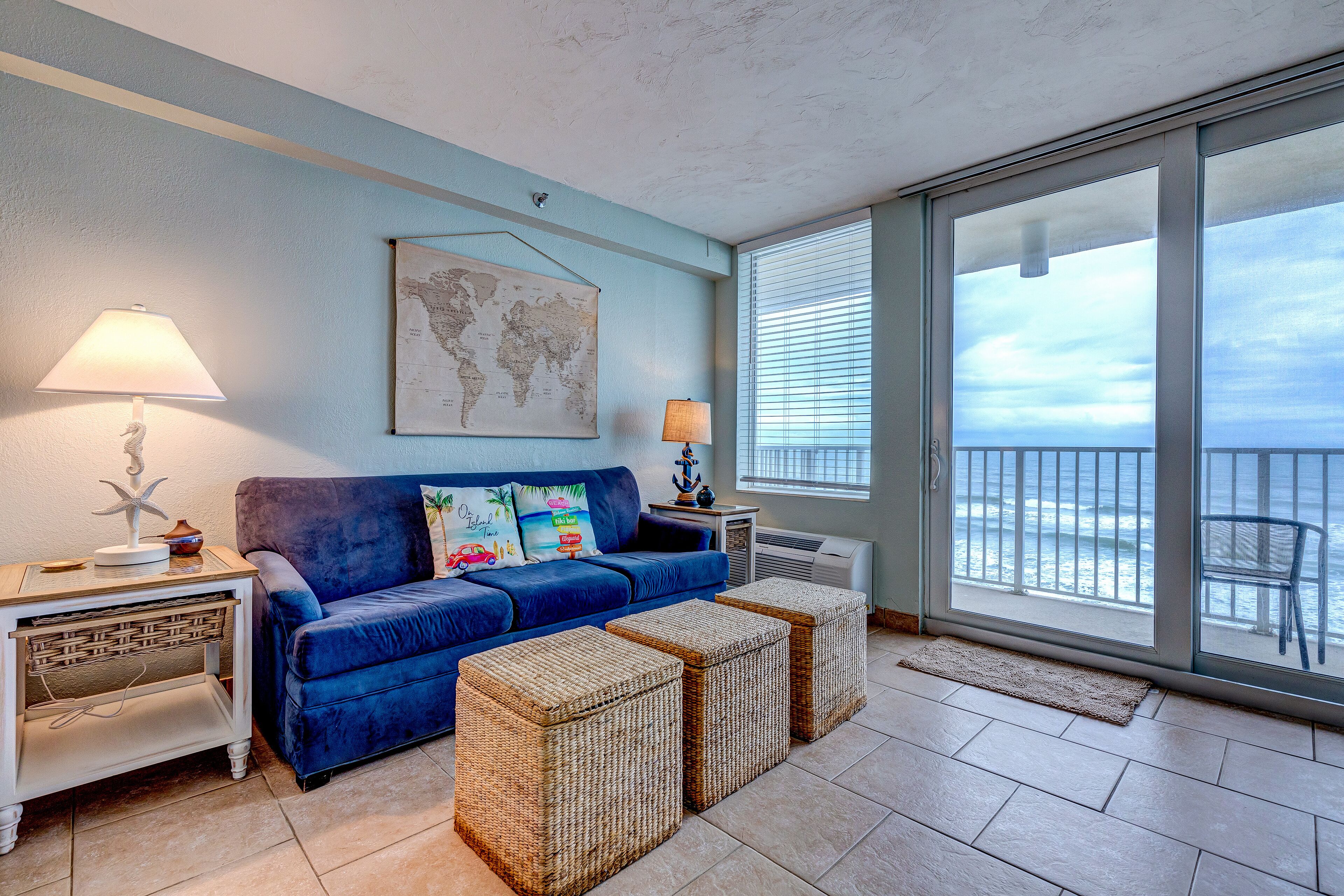 Studio, 1 Queen Bed with Sofa bed, Hot Tub, Ocean View (The Ocean Calls Harbour Beach 612) | Living area