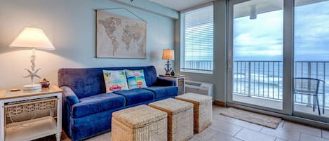 Studio, 1 grand lit et 1 canapé-lit, baignoire à remous (The Ocean Calls Harbour Beach 612) | Aire de séjour