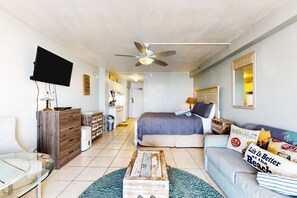 Suite estudio, 1 cama Queen size, hidromasaje, vista al océano (Daytona Harbour Beach Resort 404) | 1 habitación, decoración personalizada y muebles diferentes 