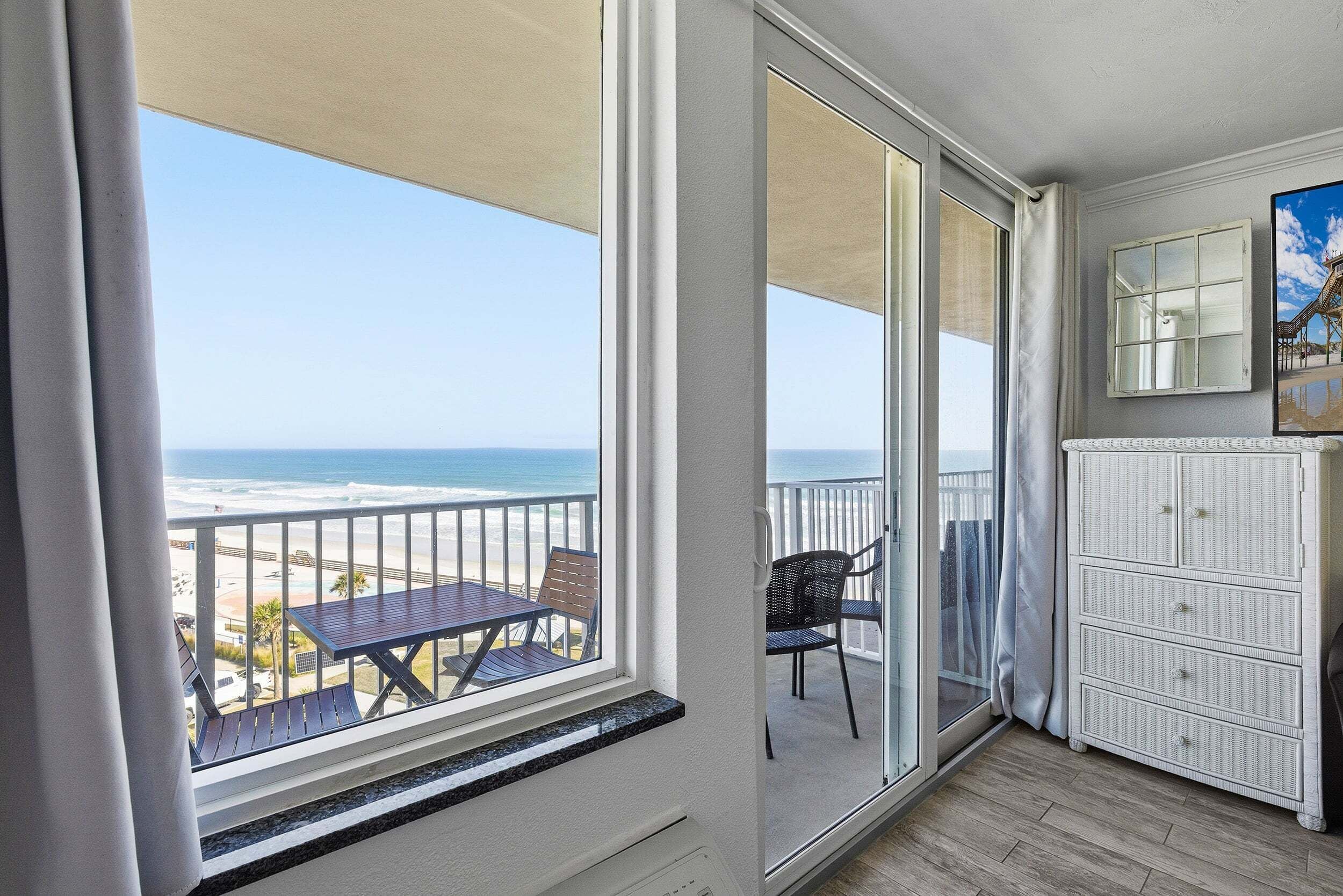 Studio Suite, 1 King Bed, Pool Access, Ocean View (Daytona Harbour Beach Resort 618) | Interior