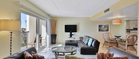 Huoneisto, useita sÀnkyjÀ, parveke, valtamerinÀköala (Daytona Sandpoint Bright Delight 406) | Oleskelualue