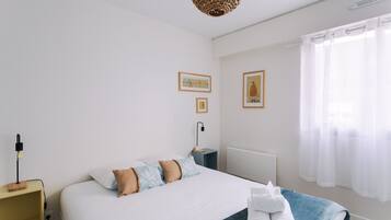 2 chambres, fer et planche à repasser, Wi-Fi gratuit, draps fournis