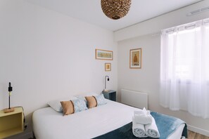 2 chambres, fer et planche à repasser, Wi-Fi gratuit, draps fournis