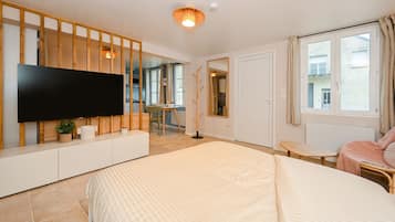 Een strijkplank/strijkijzer, gratis wifi, beddengoed