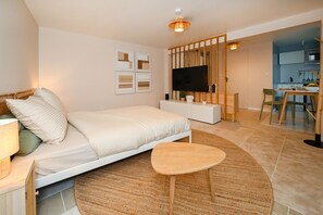 Iron/ironing board, free WiFi, bed sheets