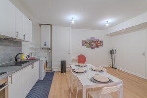 Kühlschrank, Mikrowelle, Ofen, Geschirrspüler