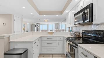 Condo, Multiple Beds, Balcony, Ocean View (Daytona Shores Club - 1002) | Private kitchen