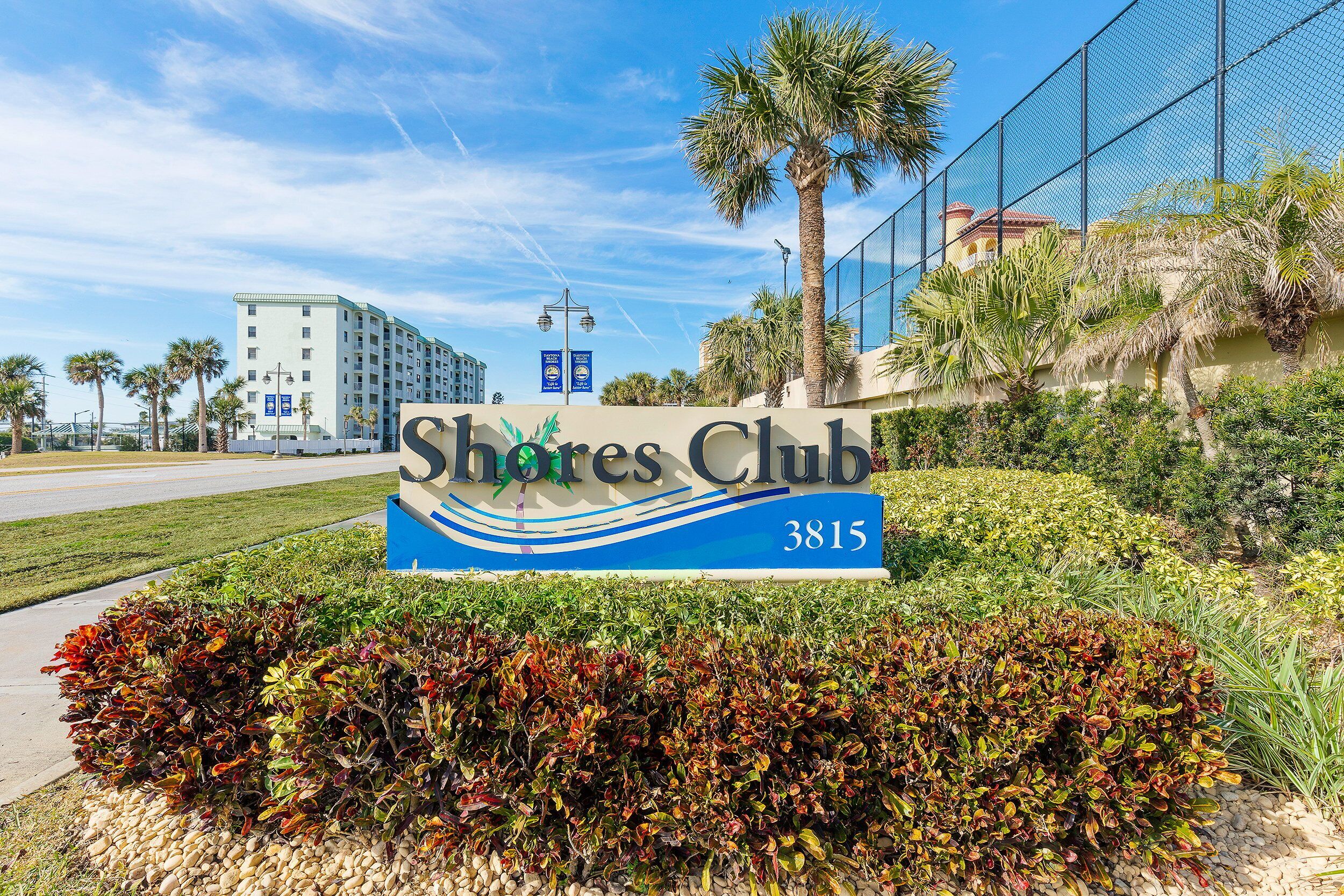 Schild für das Hotel Shore's Club mit der Nummer 3815.