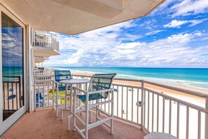 Casa, varias camas, balcón, vista al océano (Daytona White Surf 504-OceanZenn) | Vista desde la habitación